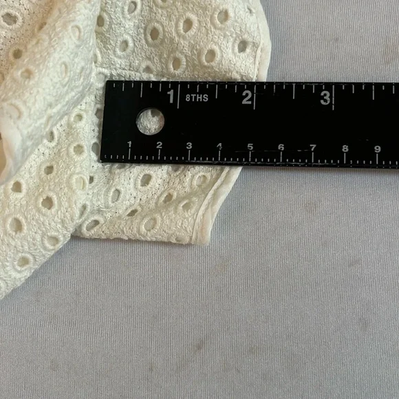 DianeVonFurstenbergsize 12 white pull on shorts pockets curve hem